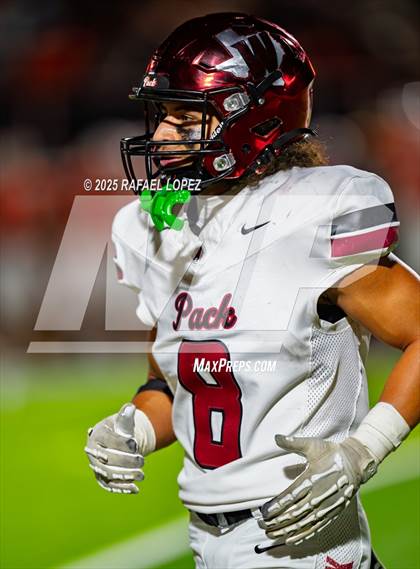 Thumbnail 1 in Weiss vs. La Porte (UIL Football 5A D1 Bi-District) photogallery.