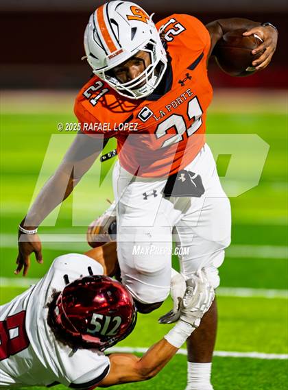 Thumbnail 3 in Weiss vs. La Porte (UIL Football 5A D1 Bi-District) photogallery.