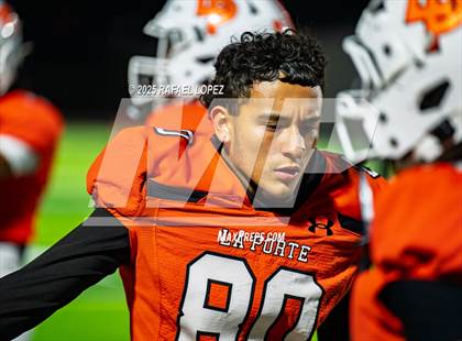 Thumbnail 3 in Weiss vs. La Porte (UIL Football 5A D1 Bi-District) photogallery.