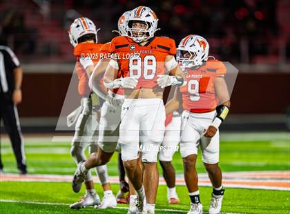 Thumbnail 2 in Weiss vs. La Porte (UIL 5A D1 Football Bi-District) photogallery.
