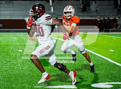Thumbnail 2 in Weiss vs. La Porte (UIL 5A D1 Football Bi-District) photogallery.