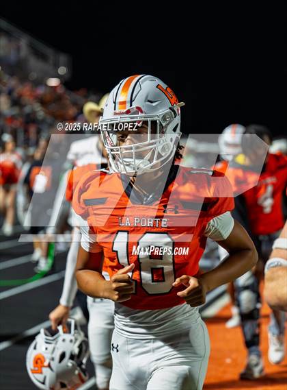 Thumbnail 2 in Weiss vs. La Porte (UIL Football 5A D1 Bi-District) photogallery.