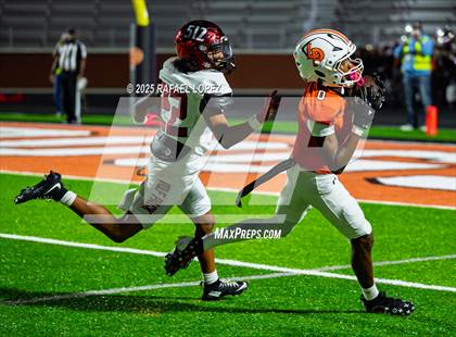 Thumbnail 2 in Weiss vs. La Porte (UIL 5A D1 Football Bi-District) photogallery.
