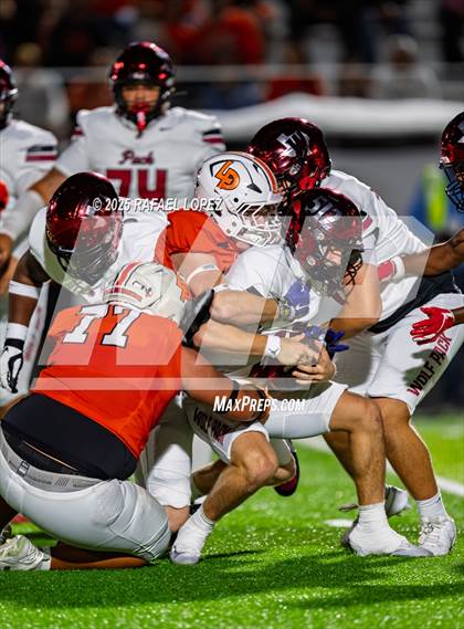 Thumbnail 3 in Weiss vs. La Porte (UIL 5A D1 Football Bi-District) photogallery.