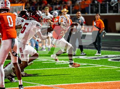 Thumbnail 2 in Weiss vs. La Porte (UIL 5A D1 Football Bi-District) photogallery.