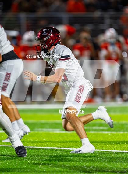 Thumbnail 3 in Weiss vs. La Porte (UIL Football 5A D1 Bi-District) photogallery.