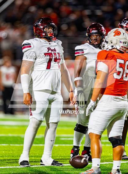 Thumbnail 2 in Weiss vs. La Porte (UIL 5A D1 Football Bi-District) photogallery.