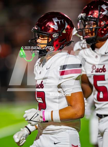 Thumbnail 3 in Weiss vs. La Porte (UIL 5A D1 Football Bi-District) photogallery.