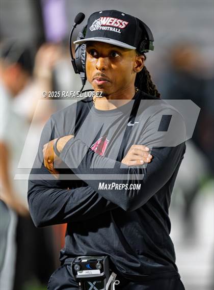 Thumbnail 1 in Weiss vs. La Porte (UIL 5A D1 Football Bi-District) photogallery.