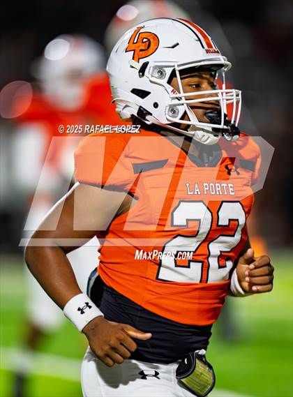 Thumbnail 1 in Weiss vs. La Porte (UIL 5A D1 Football Bi-District) photogallery.