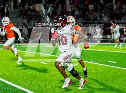 Thumbnail 1 in Weiss vs. La Porte (UIL Football 5A D1 Bi-District) photogallery.
