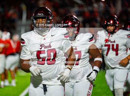 Thumbnail 2 in Weiss vs. La Porte (UIL 5A D1 Football Bi-District) photogallery.