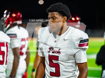 Thumbnail 2 in Weiss vs. La Porte (UIL 5A D1 Football Bi-District) photogallery.