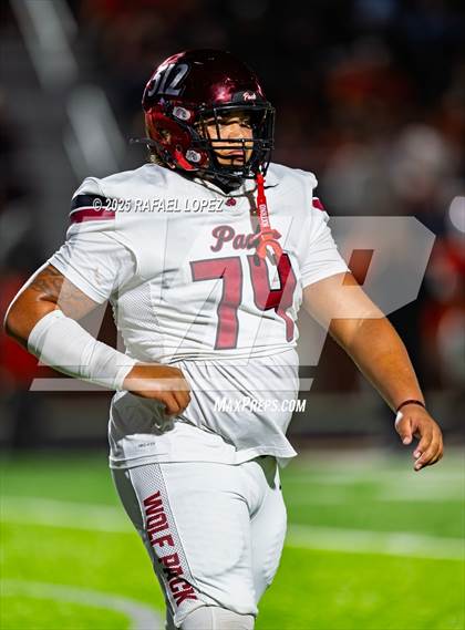 Thumbnail 1 in Weiss vs. La Porte (UIL Football 5A D1 Bi-District) photogallery.