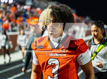 Thumbnail 1 in Weiss vs. La Porte (UIL Football 5A D1 Bi-District) photogallery.