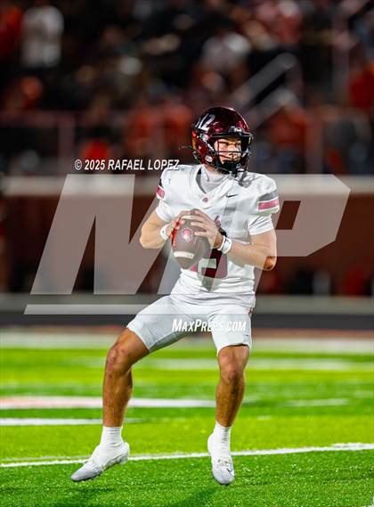 Thumbnail 3 in Weiss vs. La Porte (UIL 5A D1 Football Bi-District) photogallery.