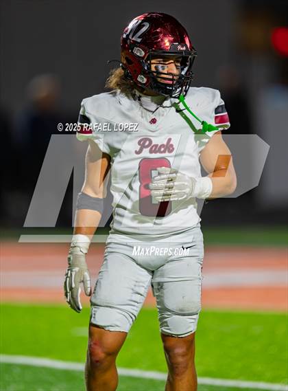 Thumbnail 3 in Weiss vs. La Porte (UIL 5A D1 Football Bi-District) photogallery.