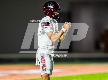 Thumbnail 2 in Weiss vs. La Porte (UIL 5A D1 Football Bi-District) photogallery.