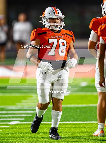 Thumbnail 2 in Weiss vs. La Porte (UIL Football 5A D1 Bi-District) photogallery.