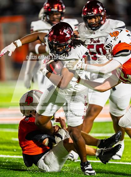 Thumbnail 2 in Weiss vs. La Porte (UIL 5A D1 Football Bi-District) photogallery.