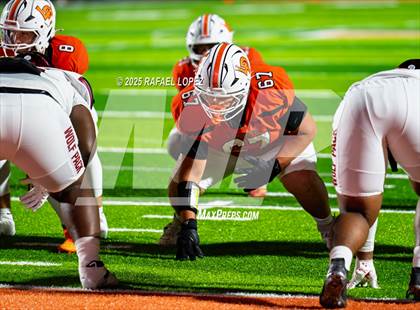 Thumbnail 1 in Weiss vs. La Porte (UIL 5A D1 Football Bi-District) photogallery.