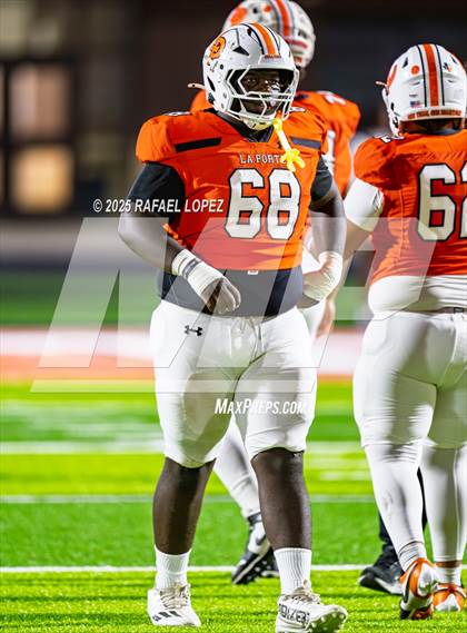 Thumbnail 3 in Weiss vs. La Porte (UIL 5A D1 Football Bi-District) photogallery.