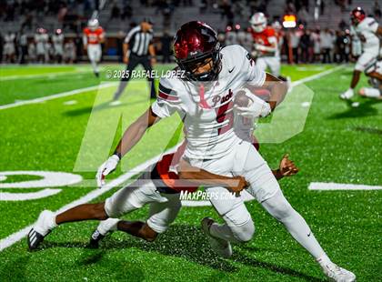 Thumbnail 1 in Weiss vs. La Porte (UIL 5A D1 Football Bi-District) photogallery.