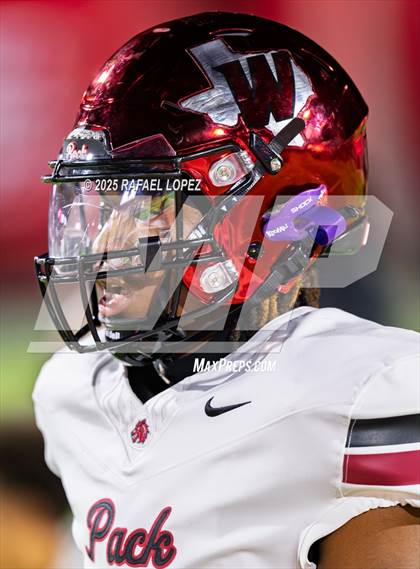 Thumbnail 3 in Weiss vs. La Porte (UIL 5A D1 Football Bi-District) photogallery.