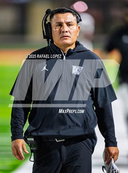 Thumbnail 2 in Weiss vs. La Porte (UIL 5A D1 Football Bi-District) photogallery.