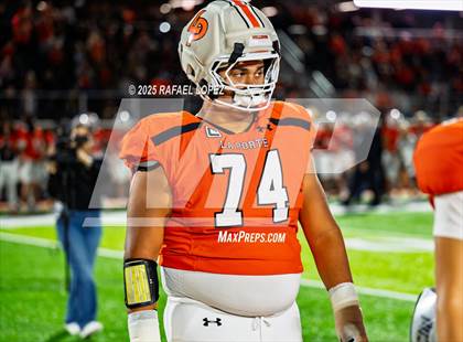 Thumbnail 3 in Weiss vs. La Porte (UIL Football 5A D1 Bi-District) photogallery.