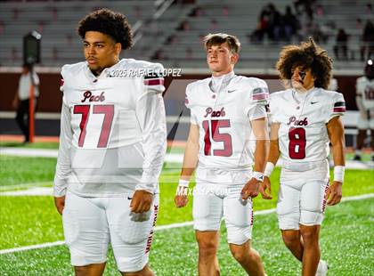 Thumbnail 3 in Weiss vs. La Porte (UIL 5A D1 Football Bi-District) photogallery.