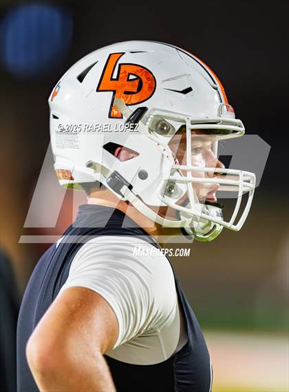 Thumbnail 1 in Weiss vs. La Porte (UIL 5A D1 Football Bi-District) photogallery.