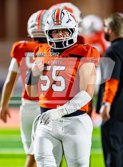 Thumbnail 1 in Weiss vs. La Porte (UIL 5A D1 Football Bi-District) photogallery.