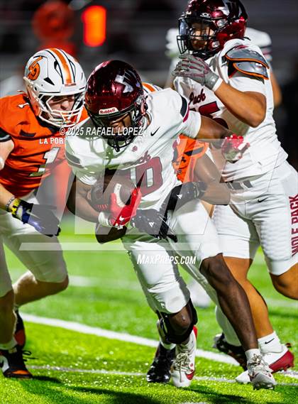 Thumbnail 2 in Weiss vs. La Porte (UIL 5A D1 Football Bi-District) photogallery.