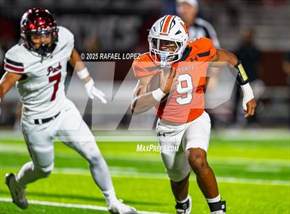 Thumbnail 2 in Weiss vs. La Porte (UIL Football 5A D1 Bi-District) photogallery.