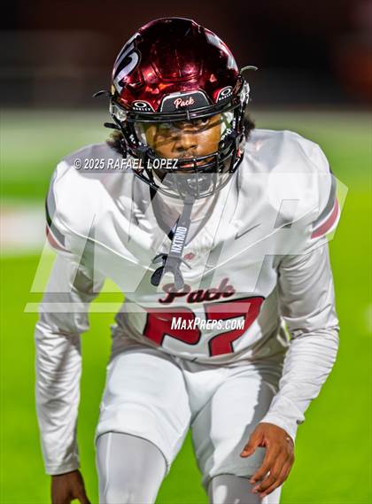 Thumbnail 1 in Weiss vs. La Porte (UIL 5A D1 Football Bi-District) photogallery.