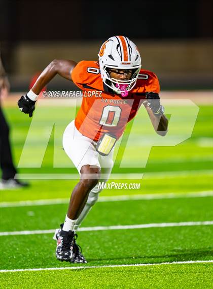 Thumbnail 2 in Weiss vs. La Porte (UIL 5A D1 Football Bi-District) photogallery.