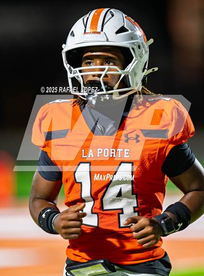 Thumbnail 2 in Weiss vs. La Porte (UIL 5A D1 Football Bi-District) photogallery.