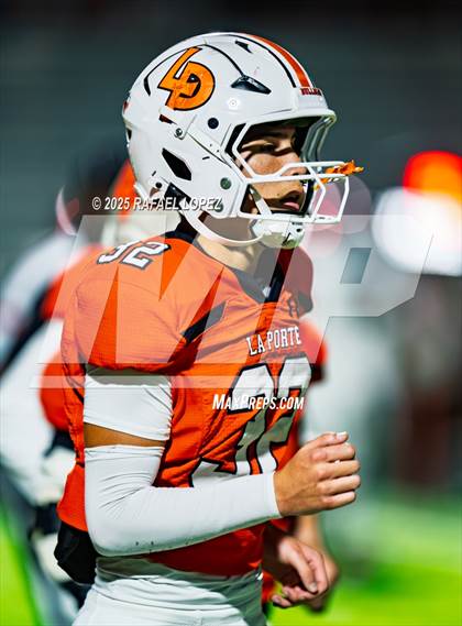 Thumbnail 1 in Weiss vs. La Porte (UIL 5A D1 Football Bi-District) photogallery.