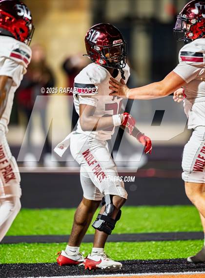 Thumbnail 2 in Weiss vs. La Porte (UIL 5A D1 Football Bi-District) photogallery.