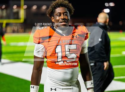 Thumbnail 3 in Weiss vs. La Porte (UIL 5A D1 Football Bi-District) photogallery.