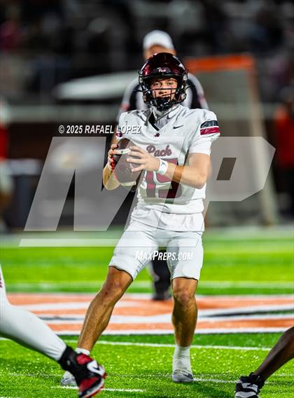 Thumbnail 3 in Weiss vs. La Porte (UIL 5A D1 Football Bi-District) photogallery.