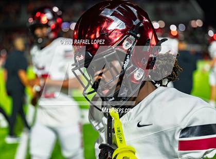 Thumbnail 1 in Weiss vs. La Porte (UIL Football 5A D1 Bi-District) photogallery.