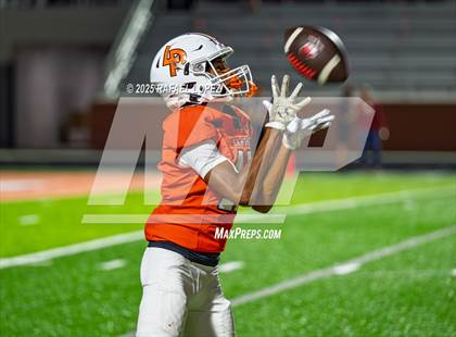 Thumbnail 2 in Weiss vs. La Porte (UIL Football 5A D1 Bi-District) photogallery.