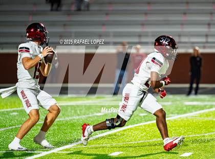 Thumbnail 1 in Weiss vs. La Porte (UIL 5A D1 Football Bi-District) photogallery.