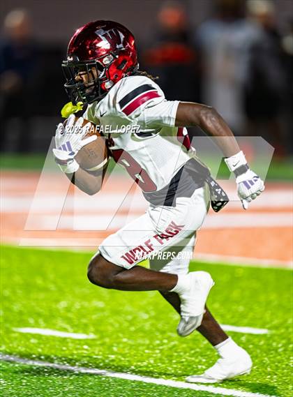 Thumbnail 3 in Weiss vs. La Porte (UIL Football 5A D1 Bi-District) photogallery.