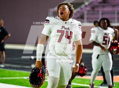 Thumbnail 1 in Weiss vs. La Porte (UIL Football 5A D1 Bi-District) photogallery.