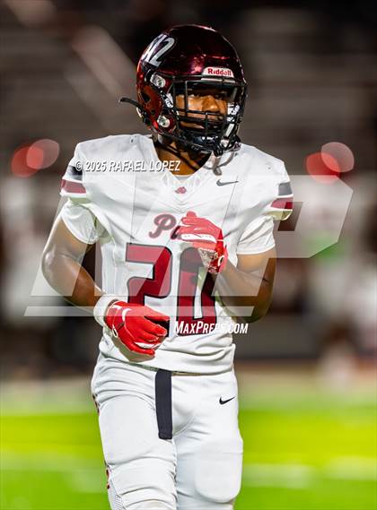 Thumbnail 1 in Weiss vs. La Porte (UIL 5A D1 Football Bi-District) photogallery.