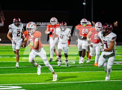 Thumbnail 1 in Weiss vs. La Porte (UIL 5A D1 Football Bi-District) photogallery.