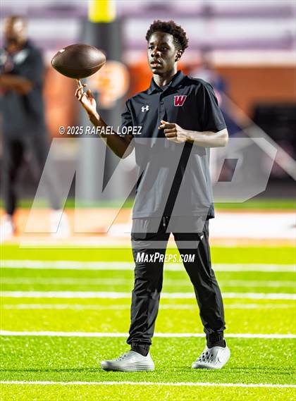 Thumbnail 1 in Weiss vs. La Porte (UIL Football 5A D1 Bi-District) photogallery.